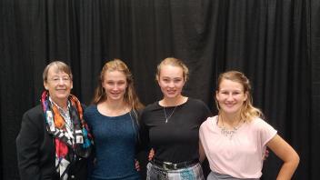 Dr. Bradley with the 2017 California 4-H Avian Bowl team